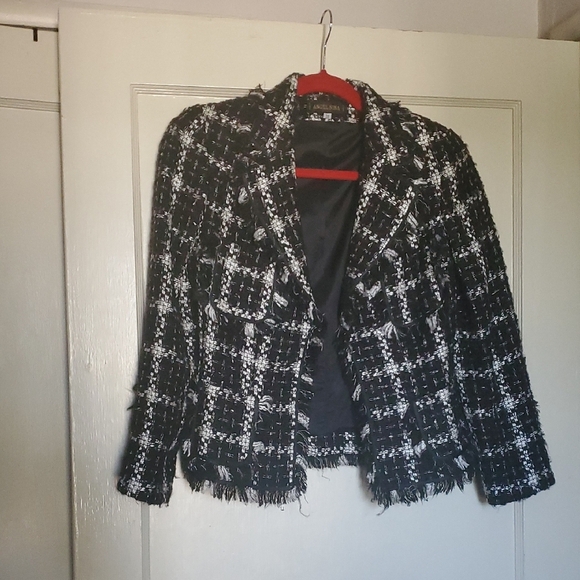 Elegant Black and White Tweed Women's Blazer - Picture 2 of 4
